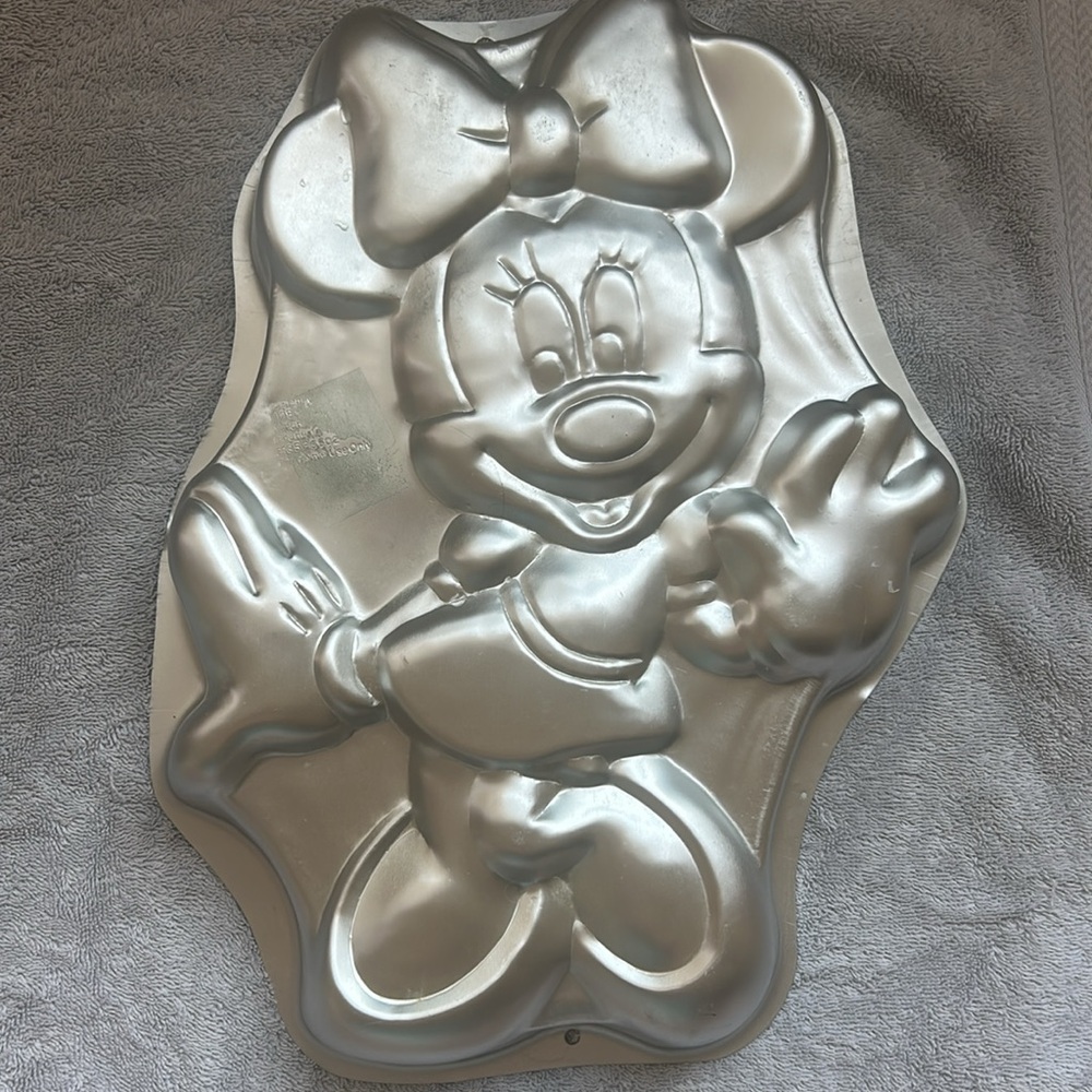 Vintage '98 Disney Minnie Mouse Cake Pan by Wilton